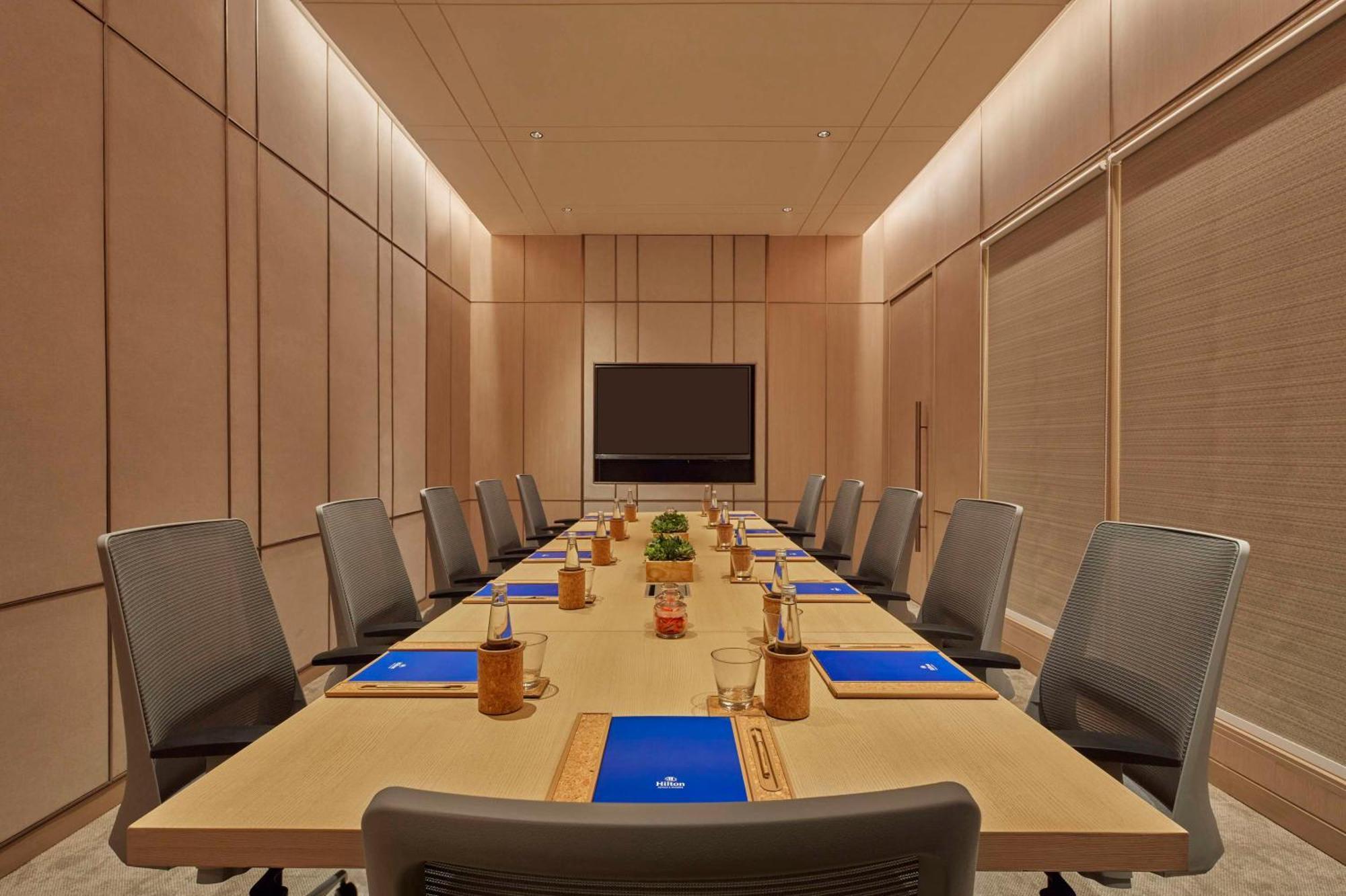 Hilton Gurugram Baani City Centre Gurgaon Exterior photo