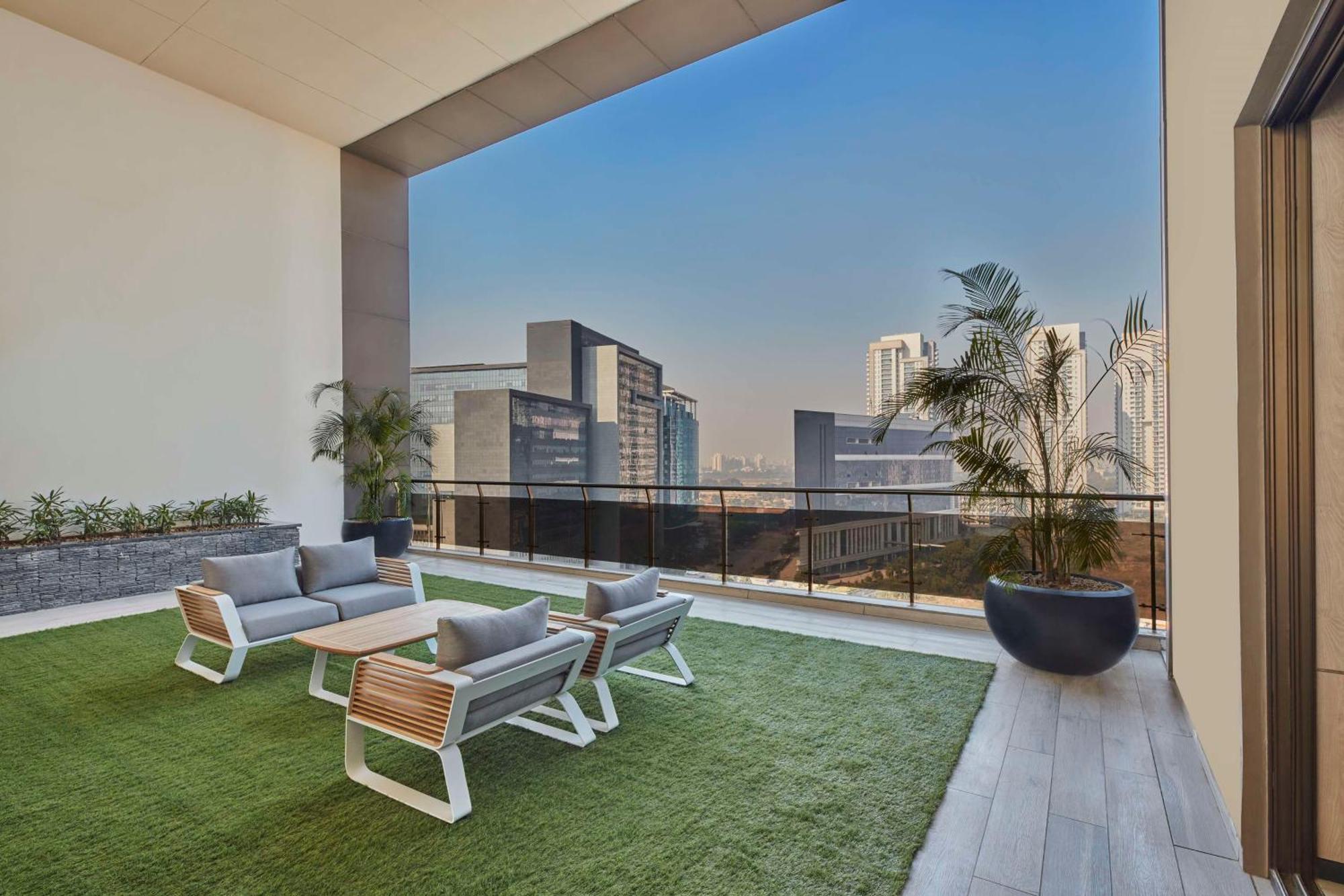 Hilton Gurugram Baani City Centre Gurgaon Exterior photo